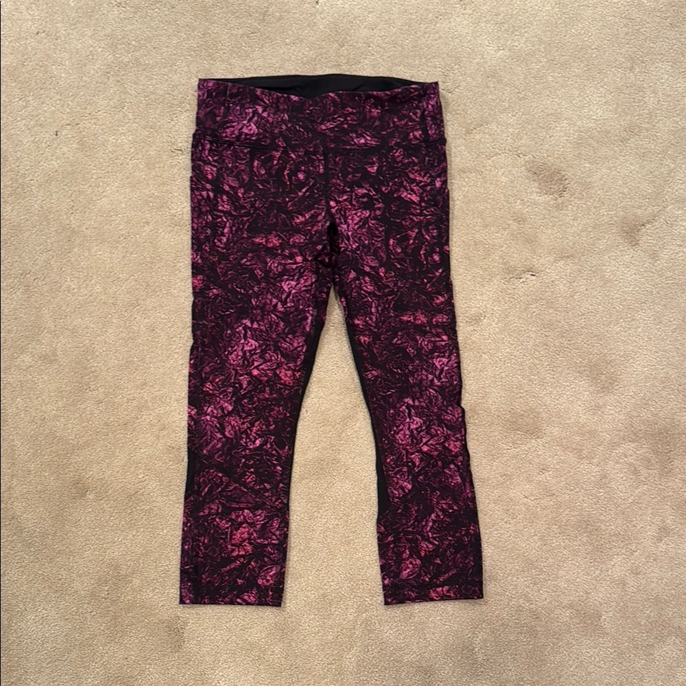 lululemon athletica cropped Marbled Black and Pink Leggings